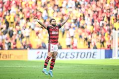 Atacante Gabigol marcou o único gol do jogo na vitória do Flamengo sobre o Athletico-PR na final da Libertadores 2022