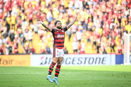 Atacante Gabigol marcou o único gol do jogo na vitória do Flamengo sobre o Athletico-PR na final da Libertadores 2022