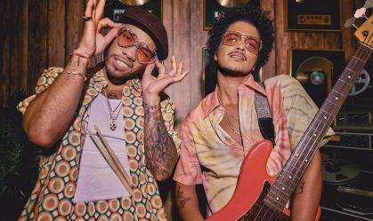 Bruno Mars anuncia que não vai concorrer ao Grammy de 2023 com Silk Sonic
