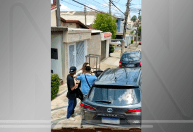 Mulher é baleada em tentativa de assalto a carro na Grande São Paulo