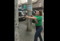 Carla Zambelli aponta arma para homem em São Paulo e diz ter sido agredida