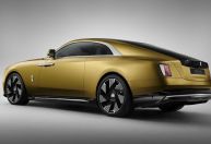 Primeiro carro elétrico da Rolls-Royce tem duas portas e um “céu particular”