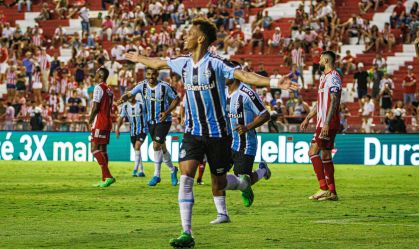 Grêmio reedita Batalha dos Aflitos e garante retorno à elite do Brasileirão