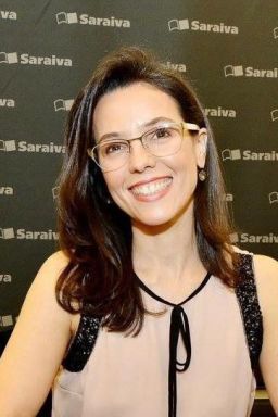 Laura Mendes Amando de Barros