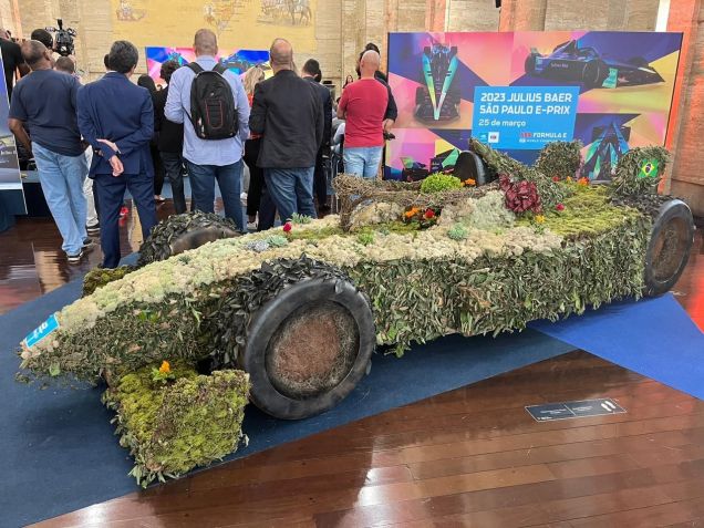 Na Fórmula E, carros são 100% elétricos /Crédito: Anthony Wells/ CNN Brasil