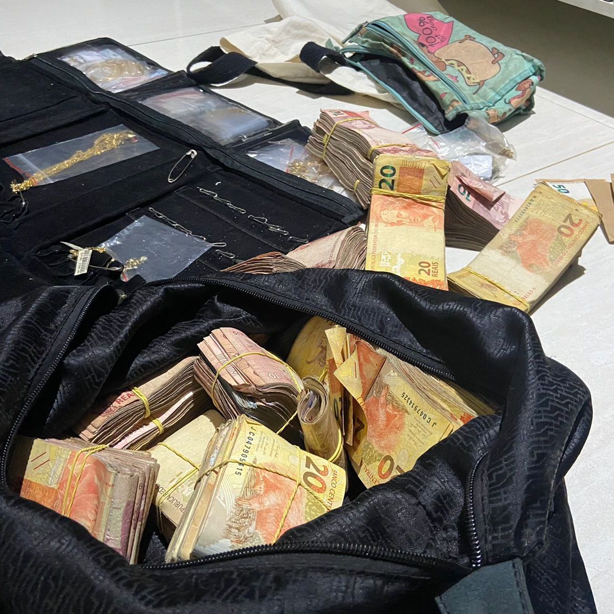 Polícia Federal desmonta esquema de lavagem de dinheiro em sete estados | CNN Brasil