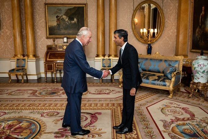 Rishi Sunak se torna novo primeiro-ministro do Reino Unido / Palácio de Buckingham