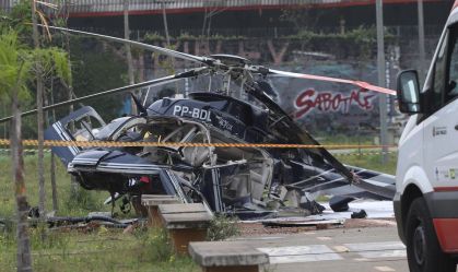 Helicóptero cai próximo a residências da Zona Sul de São Paulo (SP) 19/10/2022