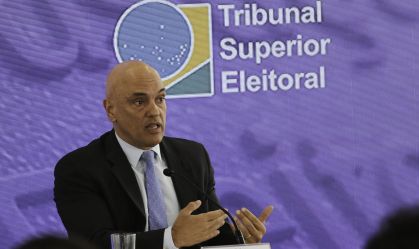 O presidente do Tribunal Superior Eleitoral, Alexandre de Moraes, comenta em coletiva de imprensa, o andamento das eleições gerais