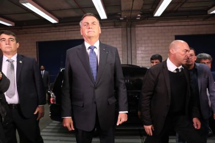 Bolsonaro instantes antes do debate presidencial.