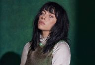Billie Eilish pede que fãs votem em Kamala Harris para presidente dos EUA