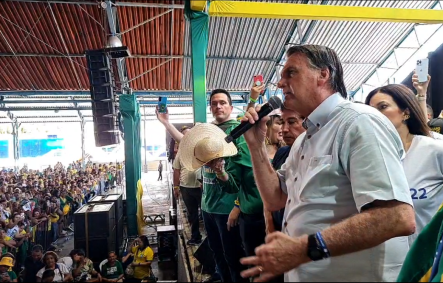 Em evento no Piauí, Bolsonaro volta a defender redução da maioridade penal caso reeleito.