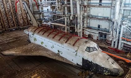 Foto de ônibus espacial soviético do projeto Buran abandonado no Cazaquistão