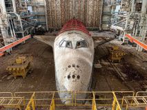 Foto de ônibus espacial soviético do projeto Buran abandonado no Cazaquistão