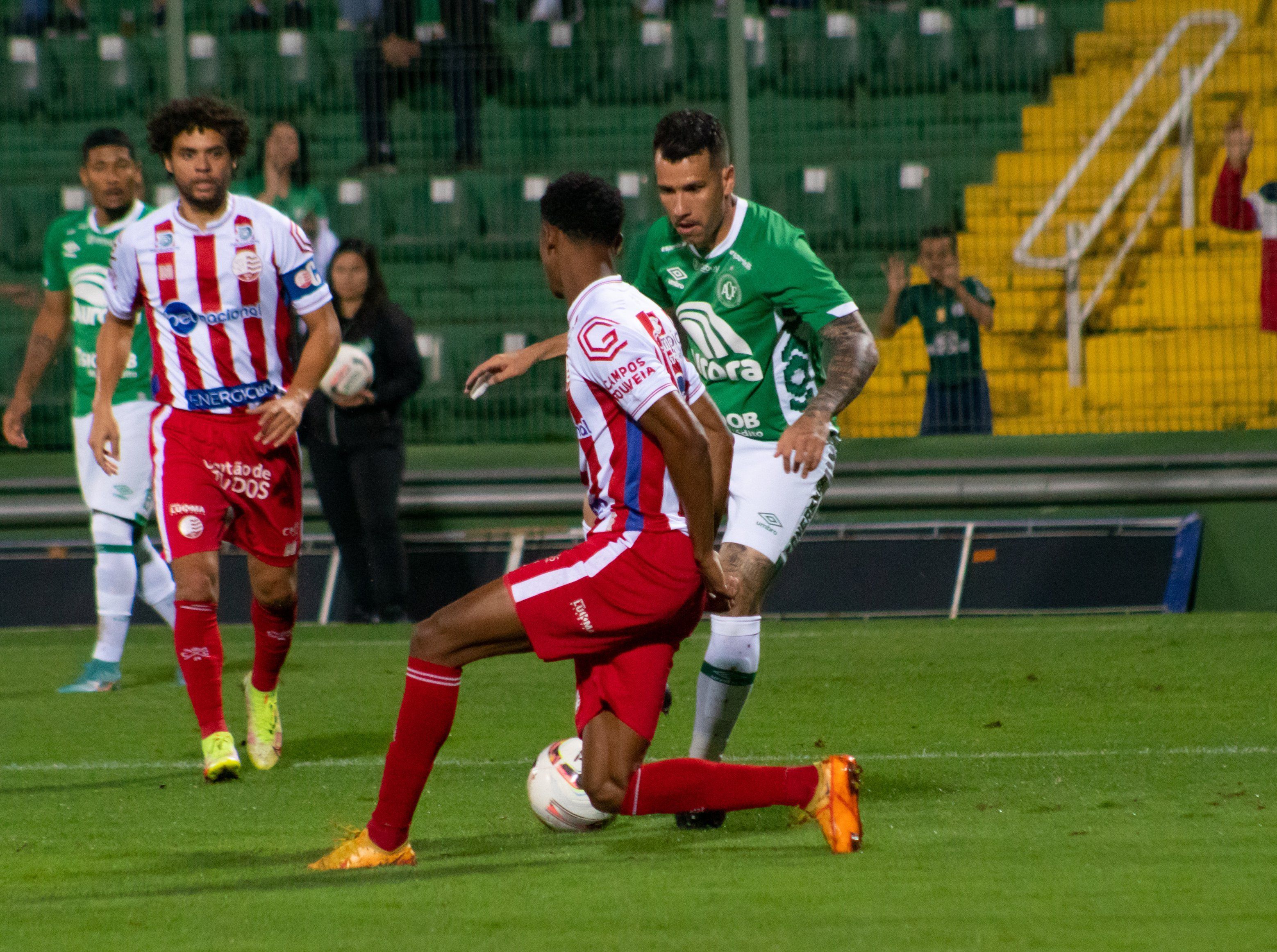 Chapecoense venceu o Náutico por 1 a 0 na Arena Condá