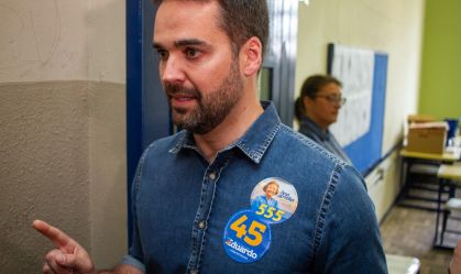 RS - CANDIDATO-EDUARDO-LEITE-VOTANDO-ELEIÇÕES-2022 - POLÍTICA - O candidato Eduardo Leite ao governo do estado vota na cidade de Pelotas, RS, neste domingo, 02. 02/10/2022 - Foto: ITALO SANTOS/FUTURA PRESS/FUTURA PRESS/ESTADÃO CONTEÚDO