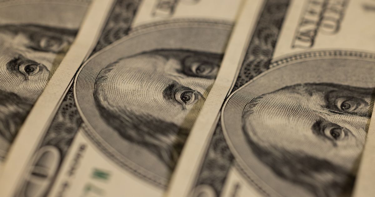 Títulos globais: Rendimento do Treasury de 10 anos atinge máxima em 24 anos