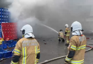 Incêndio na Ceasa do Rio de Janeiro foi controlado; bombeiros fazem rescaldo