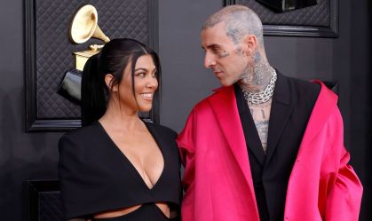 Grávidos! Kourtney Kardashian e Travis Barker anunciam primeiro filho juntos