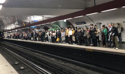 Paris tem caos nas viagens com greve de trabalhadores do metrô