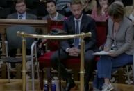 Neymar diz que assinava os documentos que o pai pedia e que não esteve envolvido nas negociações para o Barcelona