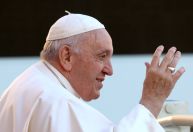 Papa Francisco repousa após noite de descanso no hospital, diz Vaticano