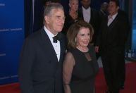 Homem que atacou marido de Nancy Pelosi é condenado a 30 anos de prisão