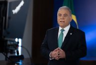 Dois ex-ministros de Bolsonaro vão receber salário de R$ 39,3 mil por seis meses