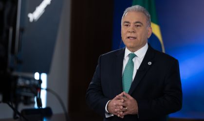 Dois ex-ministros de Bolsonaro vão receber salário de R$ 39,3 mil por seis meses