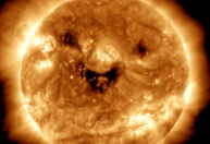 Nasa publica foto do Sol “sorrindo”; veja