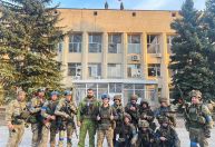 Forças ucranianas libertam vila de Donetsk e atacam alvos em Luhansk, dizem militares