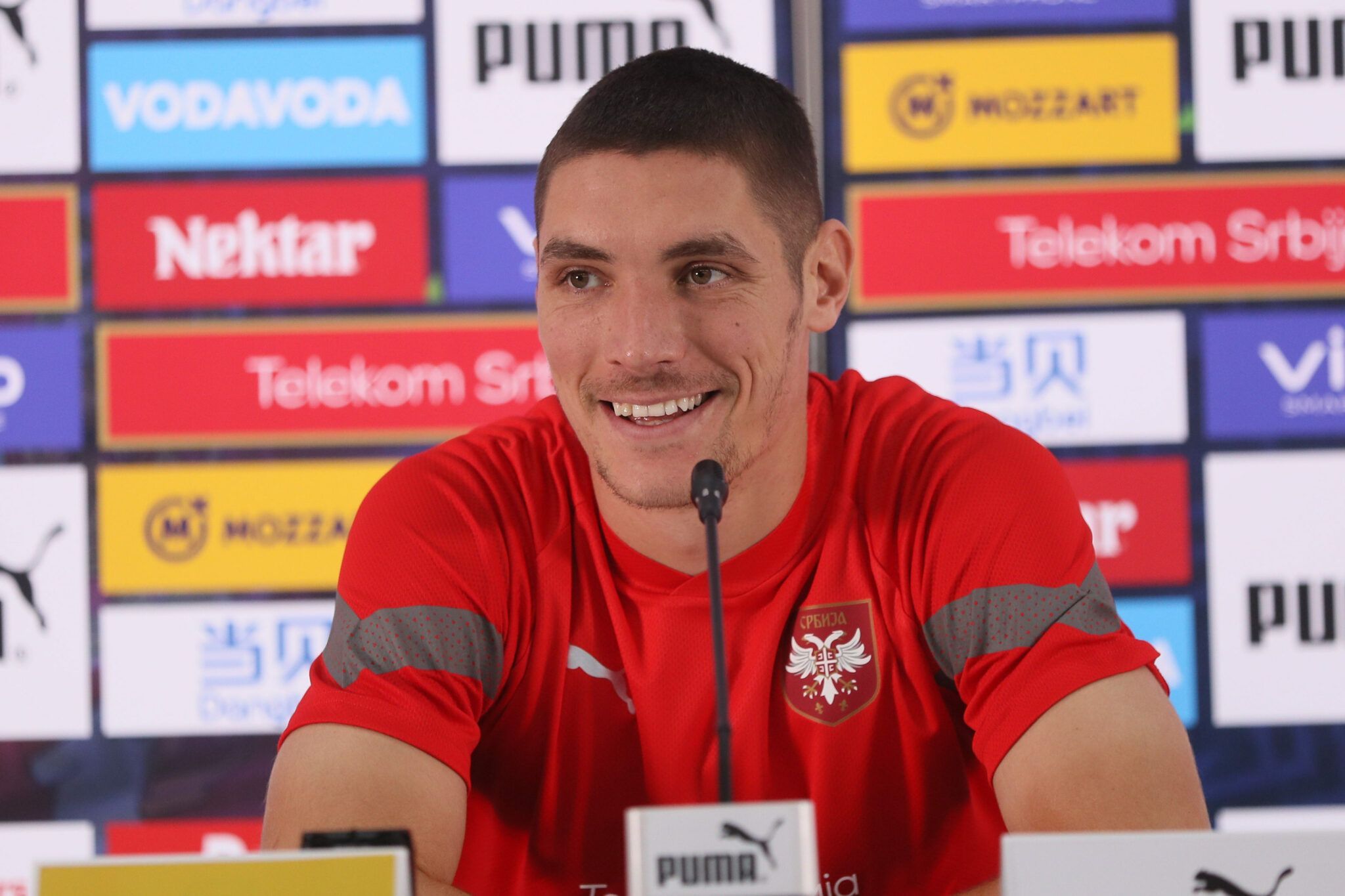 Nikola Milenkovic, zagueiro da Sérvia, em entrevista coletiva