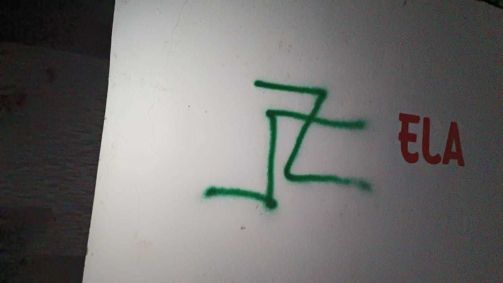 Cento de Formação do MST foi pichado com suástica e palavra "mito"