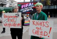 Ativistas LGBT+ protestam no Museu da Fifa antes da Copa do Mundo no Catar