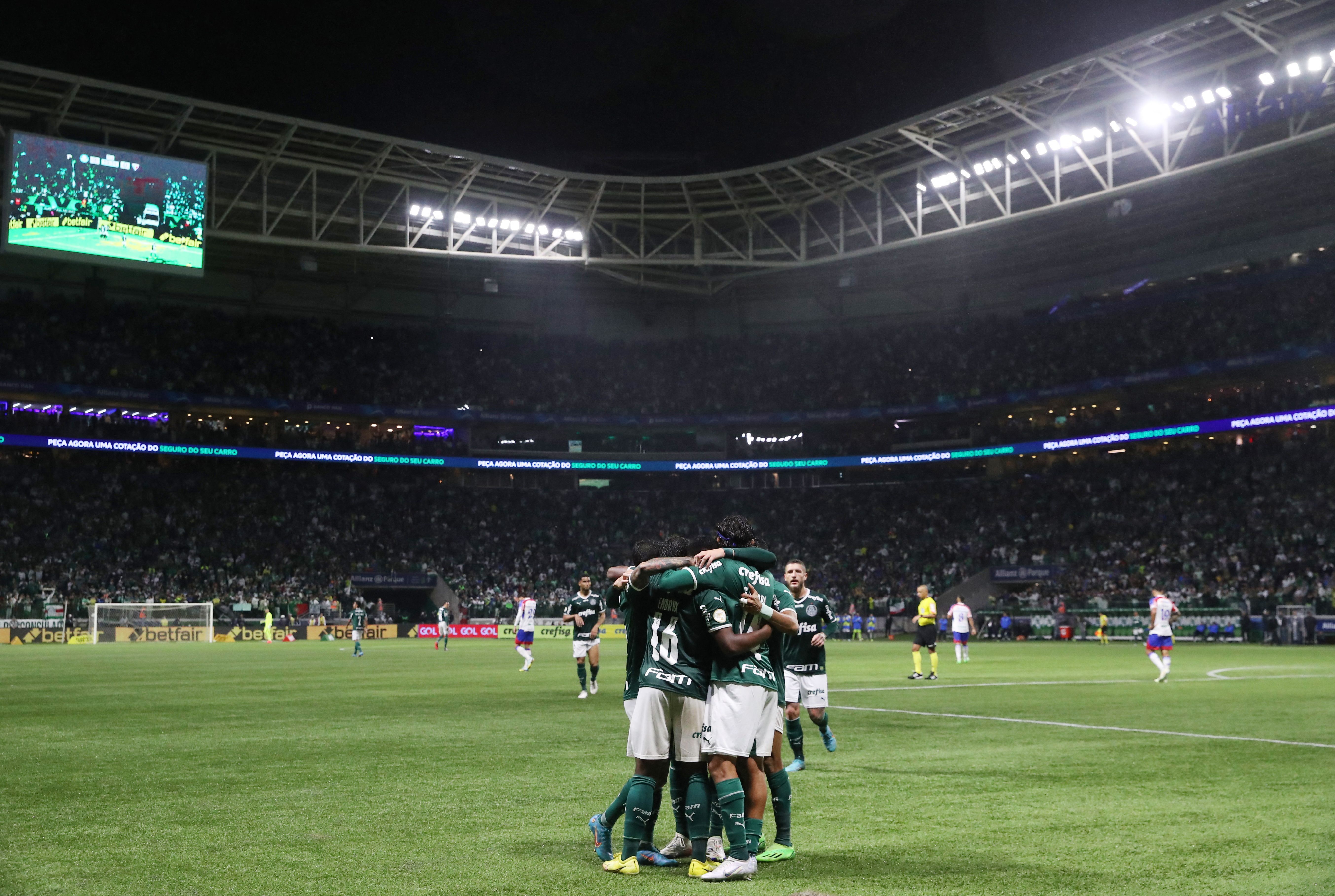 Jogadores do Palmeiras comemoram gol em partida do clube no Allianz Parque, em São Paulo 02/11/2022 REUTERS/Amanda Perobelli / Reuters