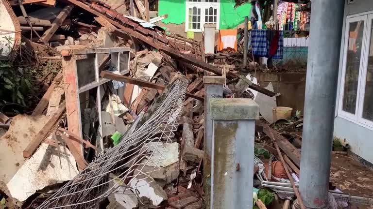 Número de mortos em terremoto na Indonésia sobe para 268; muitos eram crianças / Reuters