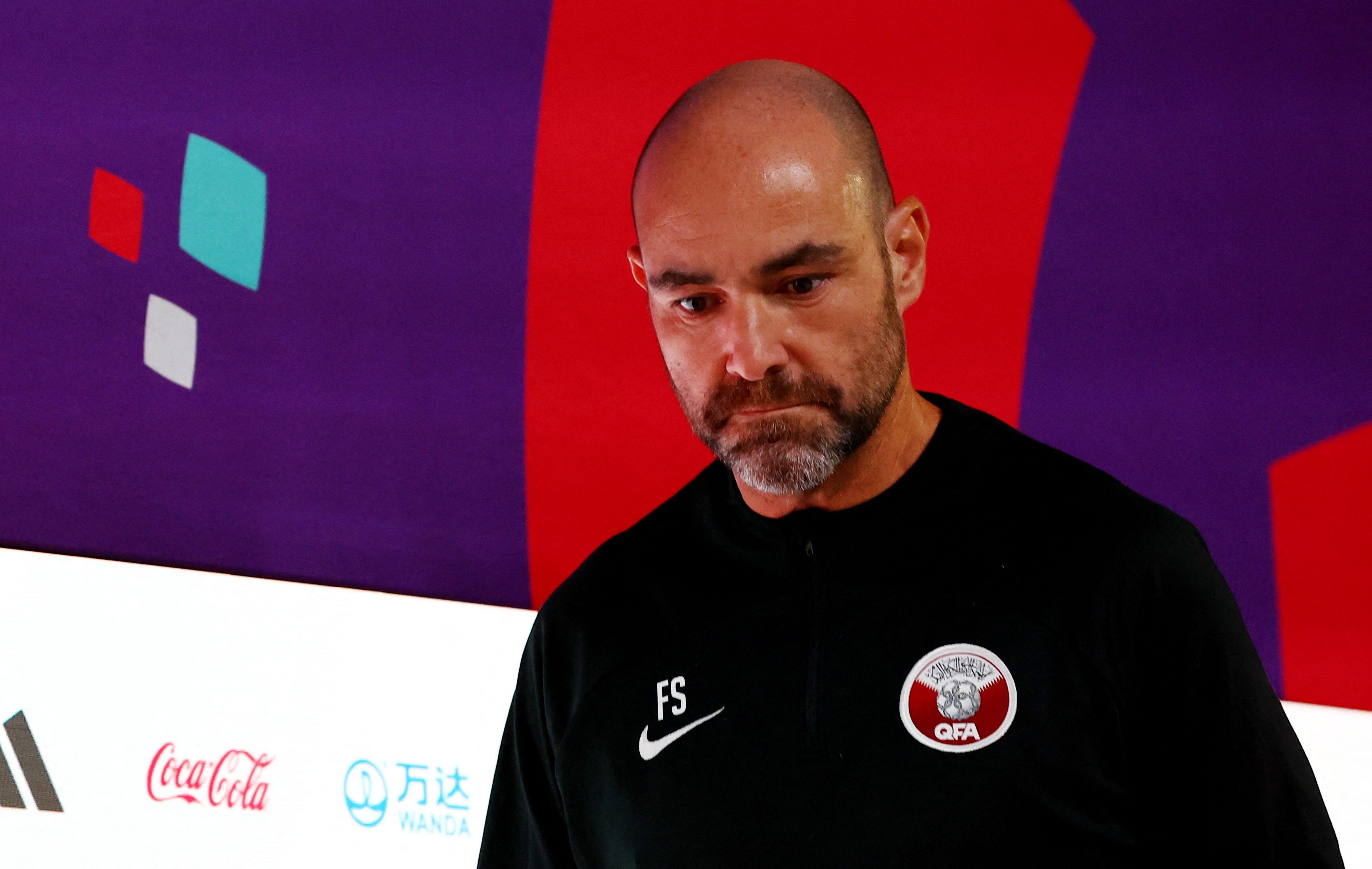 Técnico da seleção do Catar, Félix Sánchez, durante entrevista coletiva em Doha