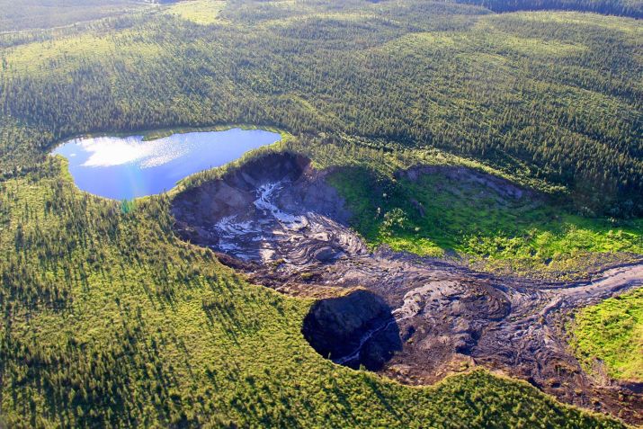 Depois de descongelar, um lago drenado ficou assim no Peel Plateau, nos Territórios do Noroeste do Canadá / Scott Zolkos/Woodwell Climate Research Center