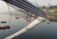 O que se sabe sobre o incidente em uma ponte na Índia que deixou 135 mortos