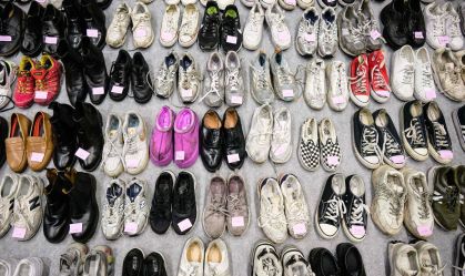 Familiares identificam itens de vítimas mortas em festa de Halloween na Coreia do Sul