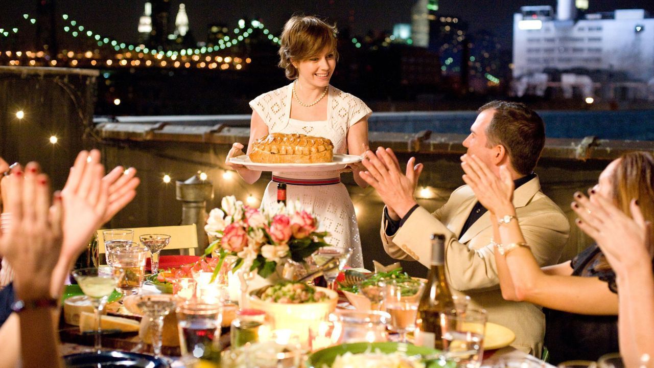 Amy Adams como Julie Powell no filme de 2009 "Julie & Julia" / Reprodução/CNN