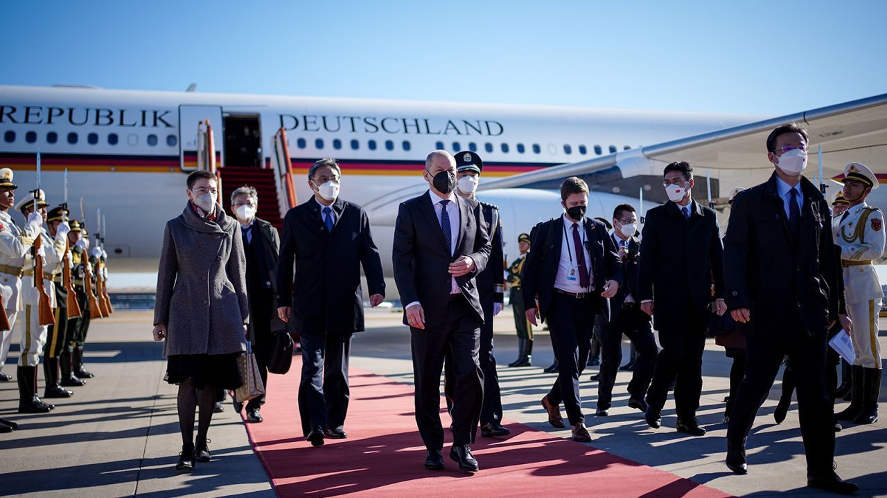 Olaf Scholz chegou a Pequim nesta sexta-feira (4) / Kay Nietfeld/picture alliance/Getty Images