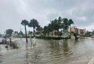 Após atingir a Flórida, nos EUA, furacão Nicole é rebaixado a tempestade tropical