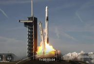 SpaceX lança sementes de tomate e outros suprimentos à Estação Espacial