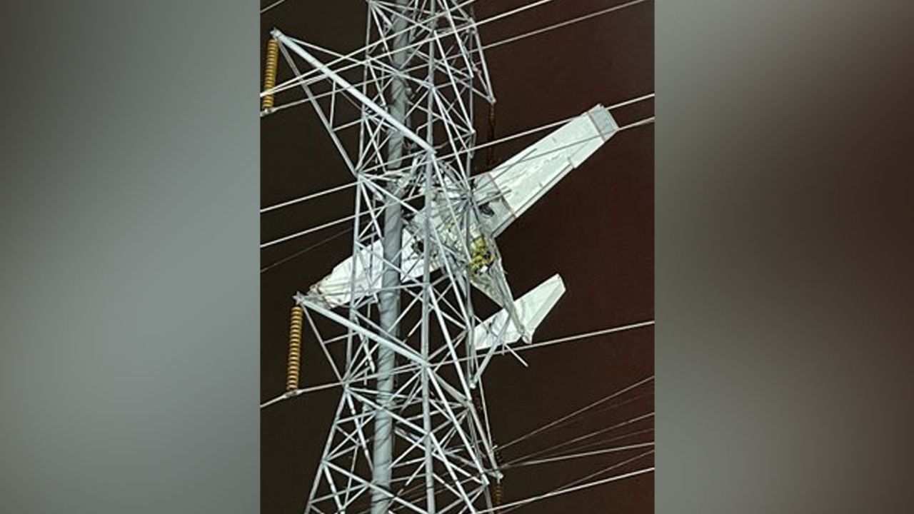 221128085139-01-powerlines-crash
