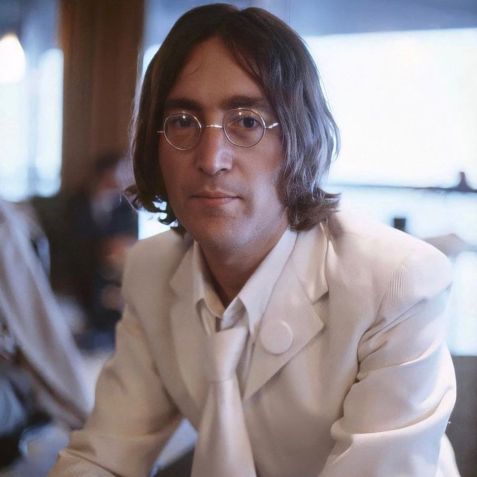 John Lennon e seus óculos / Reprodução/Instagram