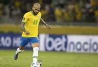 Questionado na convocação, Daniel Alves coleciona cinco títulos pela Seleção