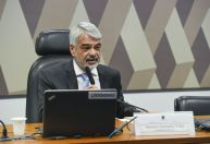 Humberto Costa anuncia que coordenará Saúde na transição