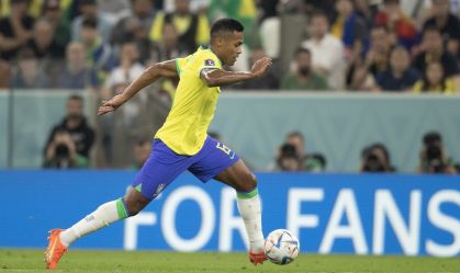 Alex Sandro está fora da partida do Brasil contra Camarões