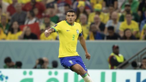 Thiago Silva procura espaços em jogo do Brasil contra a Sérvia pela Copa do Mundo no Catar